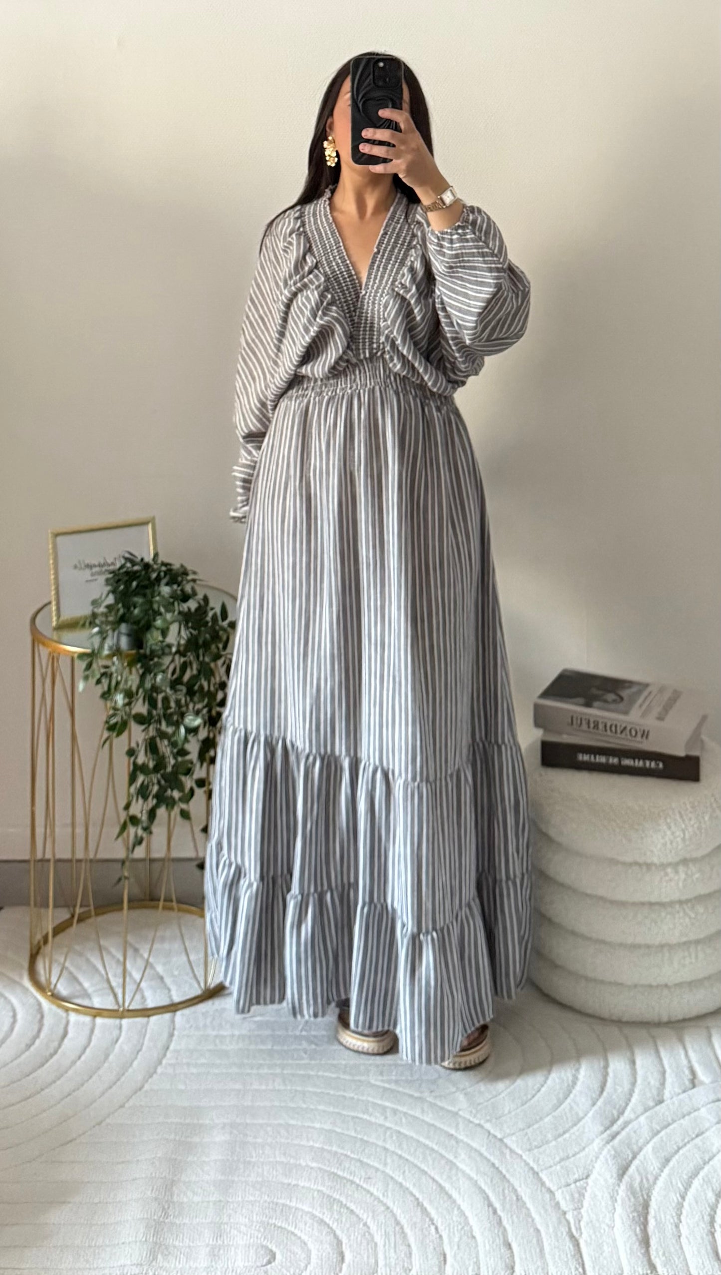 Robe à rayures grise