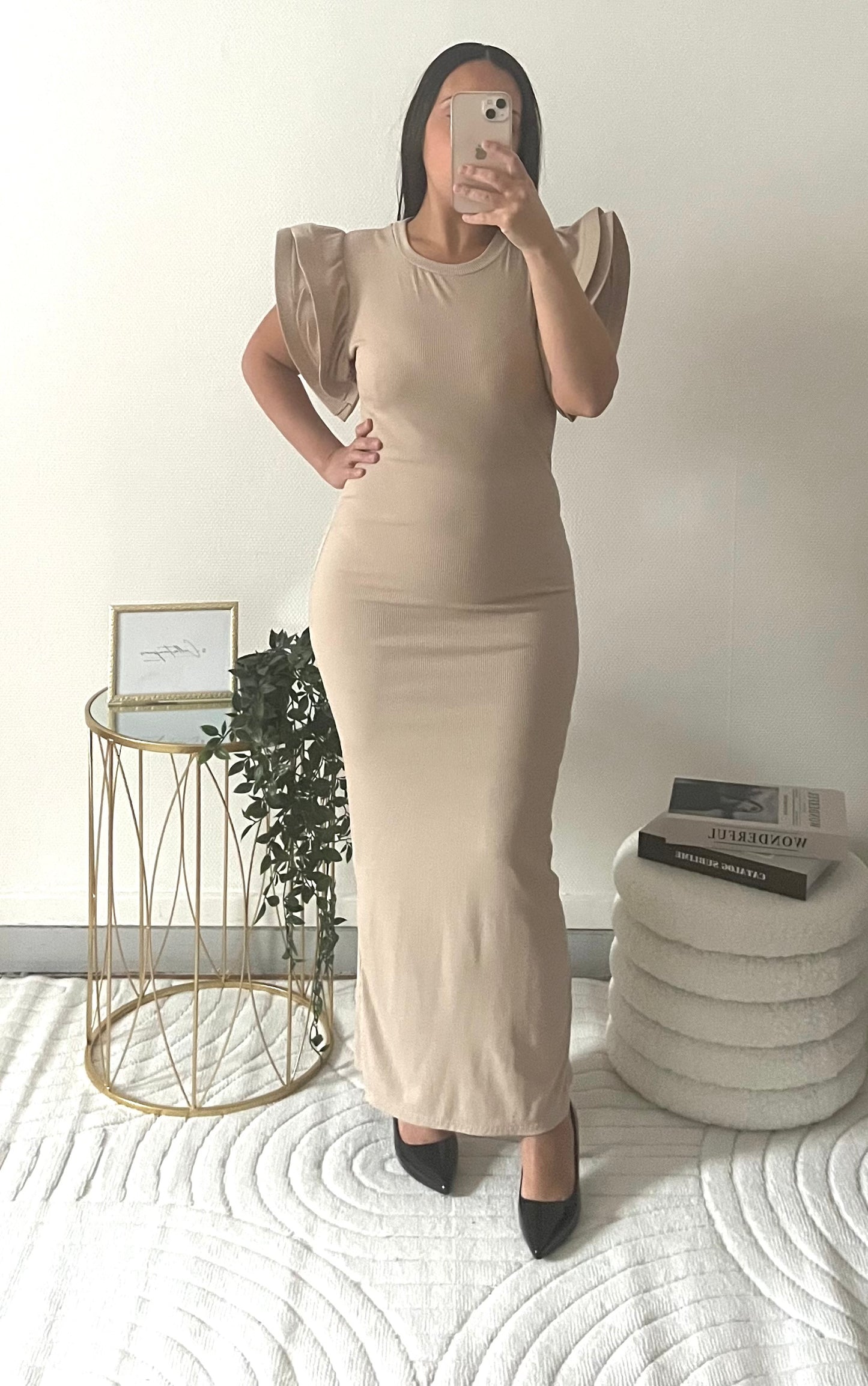 Robe à volant beige