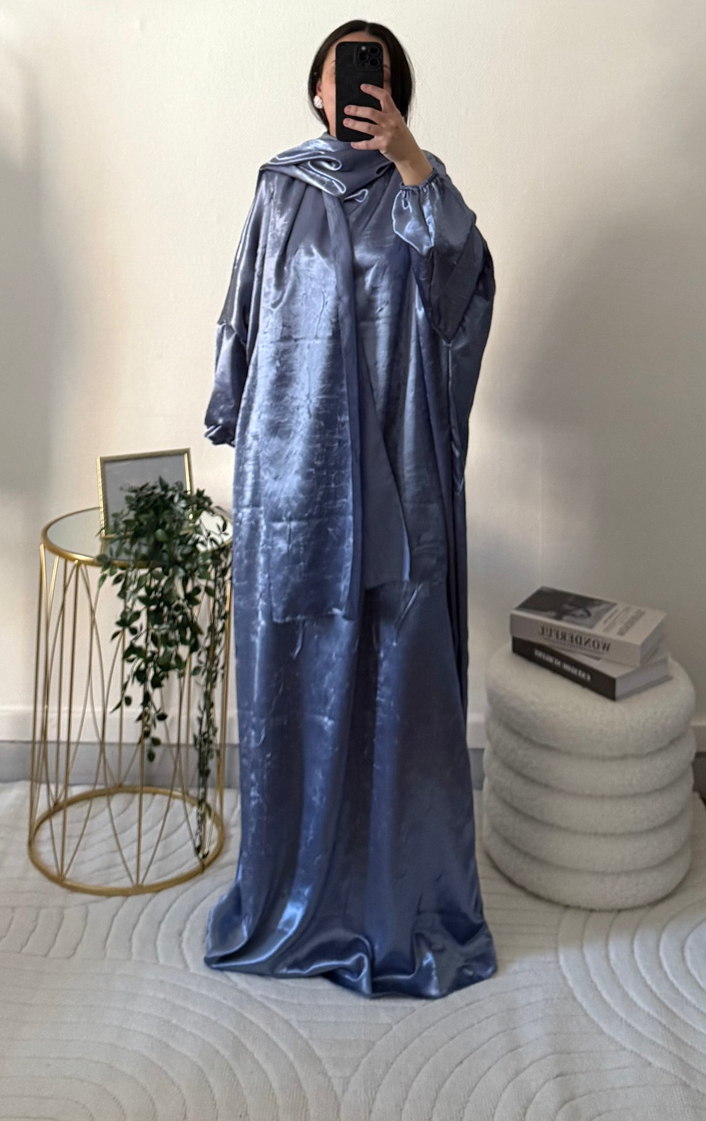 Abaya avec foulard bleu foncé