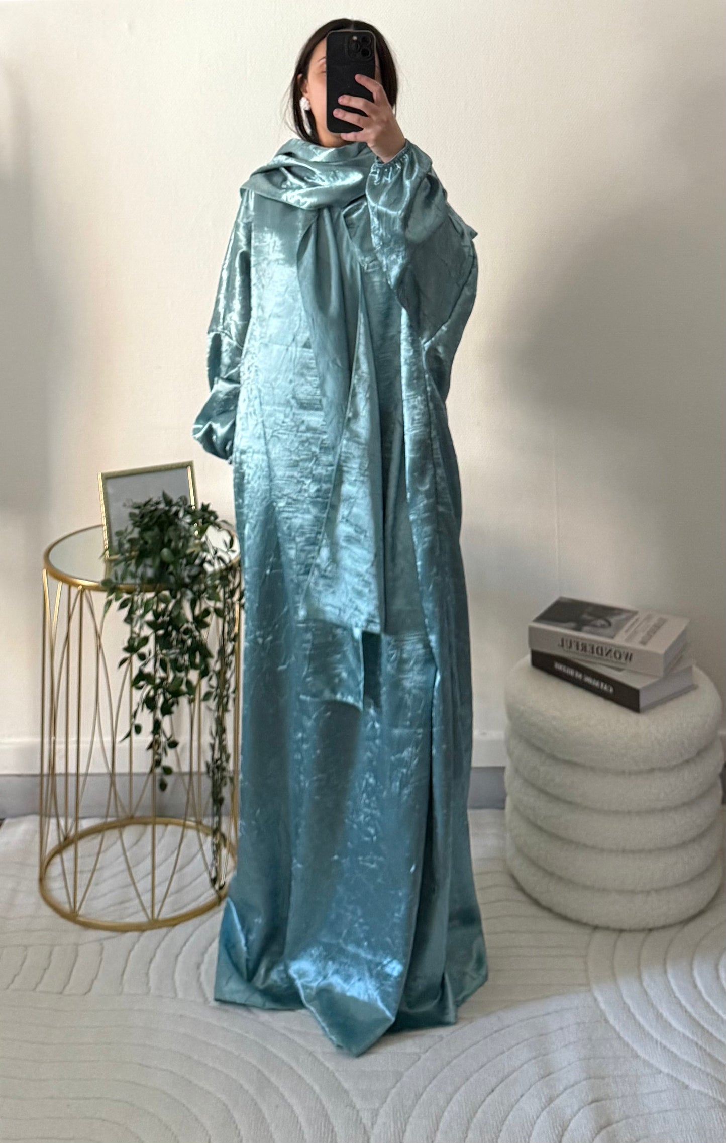 Abaya avec foulard vert d’eau
